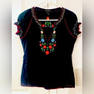 Lucky Brand peasant embroidered black top. Size M.